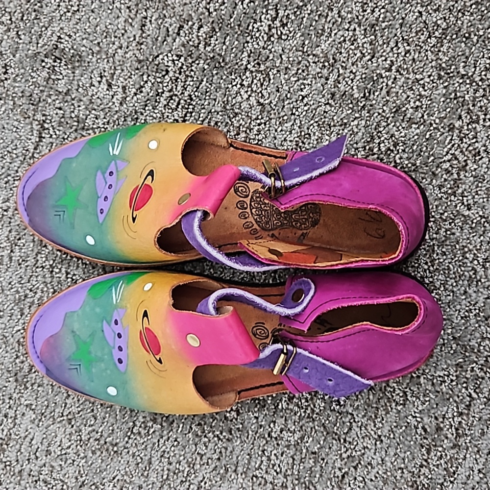 Handpainted leather shoes